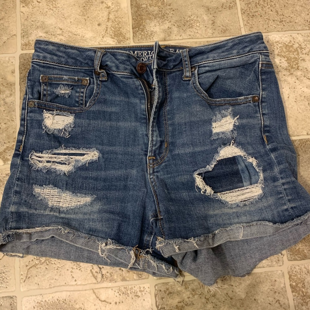 Distressed super hi-rise shortie